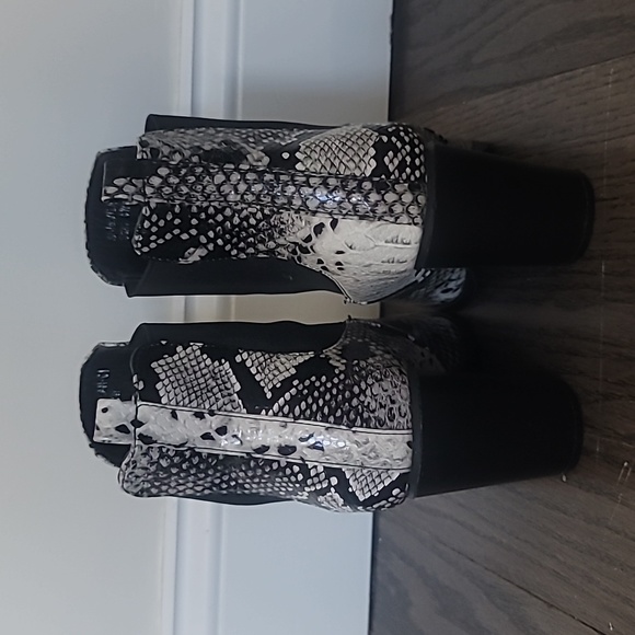 FTF snakeprint booties w size 8 - Picture 8 of 10